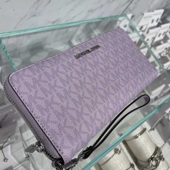 MICHAEL KORS Jet Set Lg Signature Logo Continental Wallet Wristlet
Lt Quartz - Picture 16 of 16